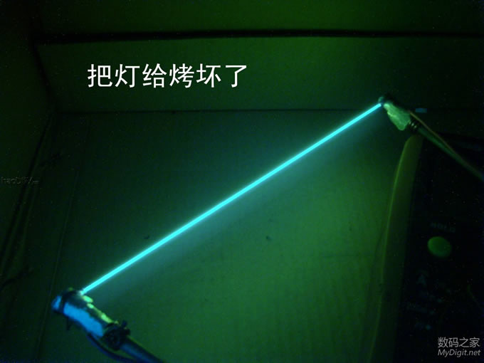 【废物利用篇】用自制神器 弯制塑料18650电池盒,无敌了.碉堡了.