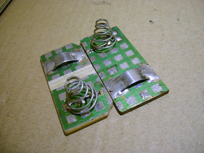 请输入描述 【废物利用篇】用自制神器 弯制塑料18650电池盒,无敌了.碉堡了.