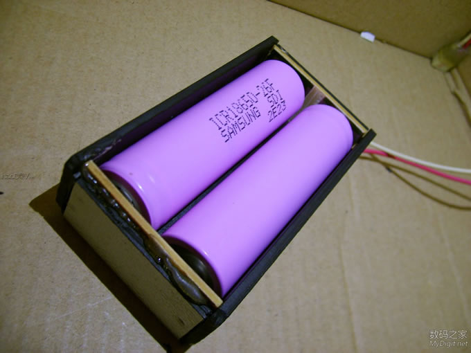 【废物利用篇】用自制神器 弯制塑料18650电池盒,无敌了.碉堡了.