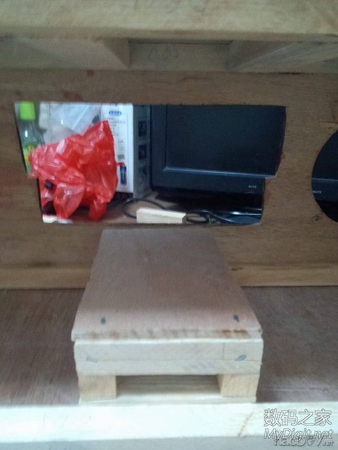 古典与现代的结合,车机改家用。 古典与现代的结合,车机改家用。