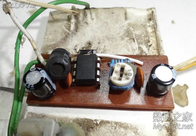 『MM DIY』多年前帮朋友做的单锂升9V供万用表。 『MM DIY』多年前帮朋友做的单锂升9V供万用表。