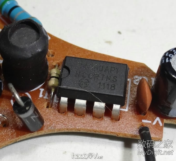 『MM DIY』多年前帮朋友做的单锂升9V供万用表。 『MM DIY』多年前帮朋友做的单锂升9V供万用表。