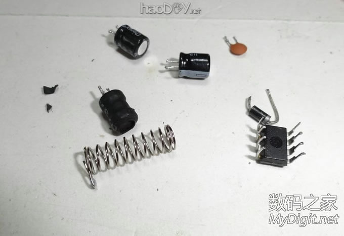 『MM DIY』多年前帮朋友做的单锂升9V供万用表。 『MM DIY』多年前帮朋友做的单锂升9V供万用表。