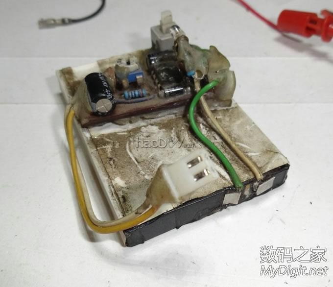 『MM DIY』多年前帮朋友做的单锂升9V供万用表。 『MM DIY』多年前帮朋友做的单锂升9V供万用表。