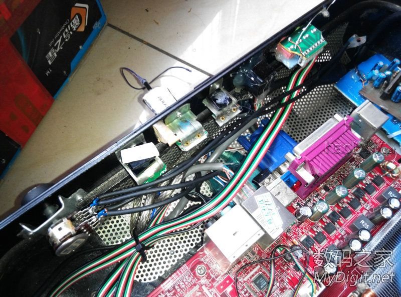 闲的没事干用台式机零件DIY改装的手提电脑纯粹给自己找点乐子,