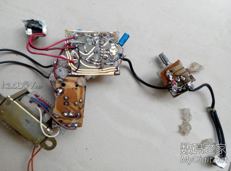 闲的没事干用台式机零件DIY改装的手提电脑纯粹给自己找点乐子,