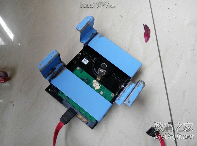 闲的没事干用台式机零件DIY改装的手提电脑纯粹给自己找点乐子,