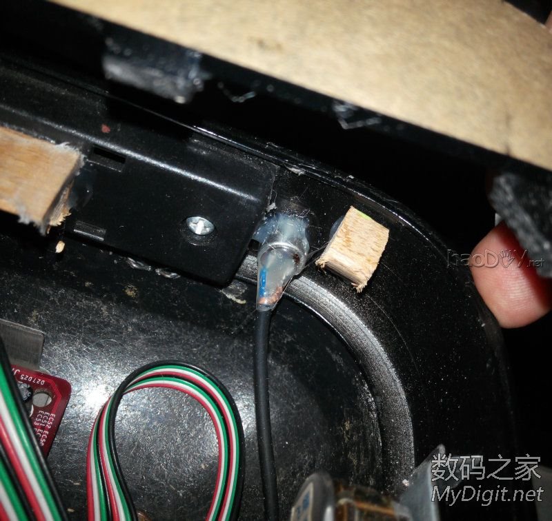 闲的没事干用台式机零件DIY改装的手提电脑纯粹给自己找点乐子,