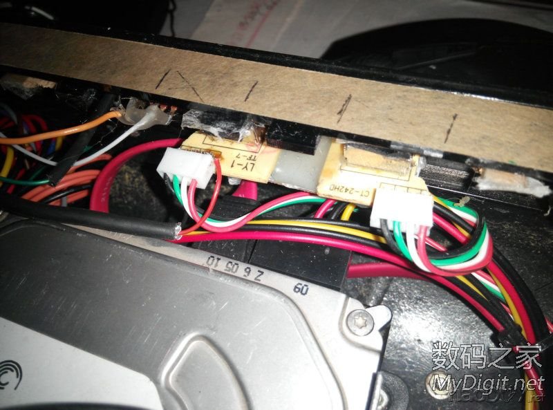 闲的没事干用台式机零件DIY改装的手提电脑纯粹给自己找点乐子,