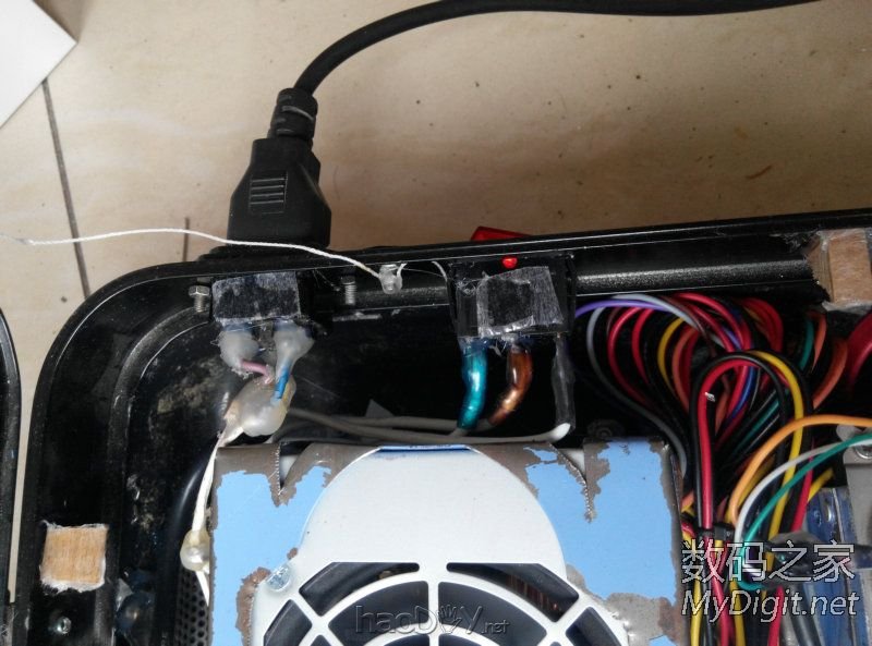 闲的没事干用台式机零件DIY改装的手提电脑纯粹给自己找点乐子,