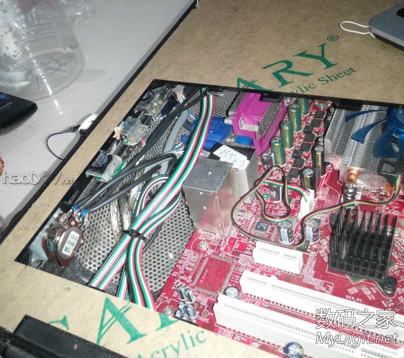 闲的没事干用台式机零件DIY改装的手提电脑纯粹给自己找点乐子,