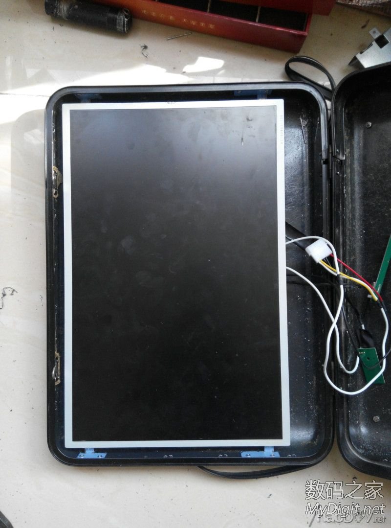 闲的没事干用台式机零件DIY改装的手提电脑纯粹给自己找点乐子,没办法就好这一口 闲的没事干用台式机零件DIY改装的手提电脑纯粹给自己找点乐子,