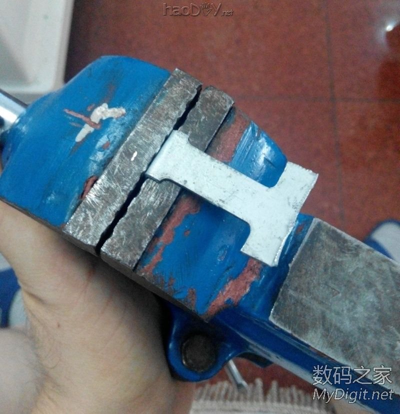 闲的没事干用台式机零件DIY改装的手提电脑纯粹给自己找点乐子,