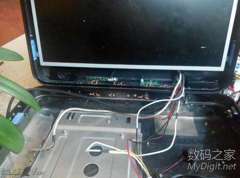 闲的没事干用台式机零件DIY改装的手提电脑纯粹给自己找点乐子,