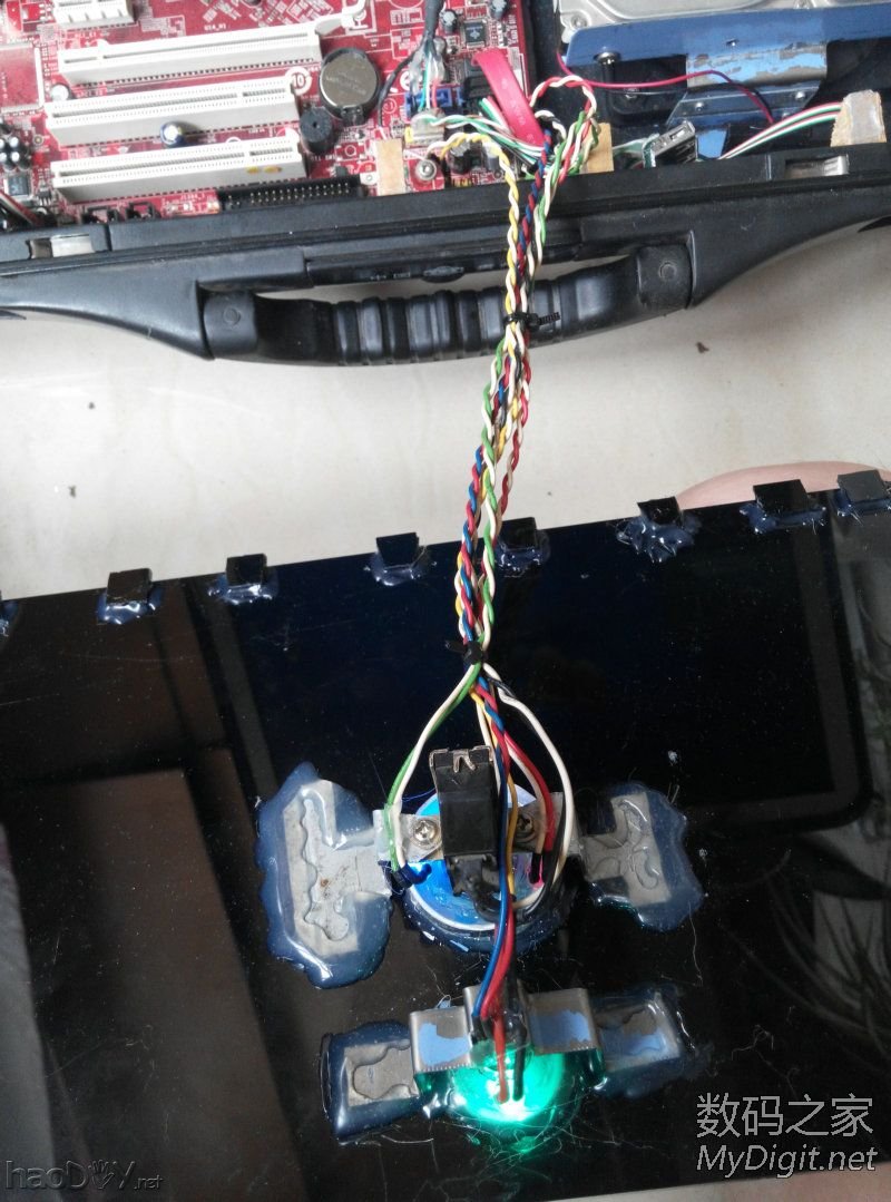 闲的没事干用台式机零件DIY改装的手提电脑纯粹给自己找点乐子,