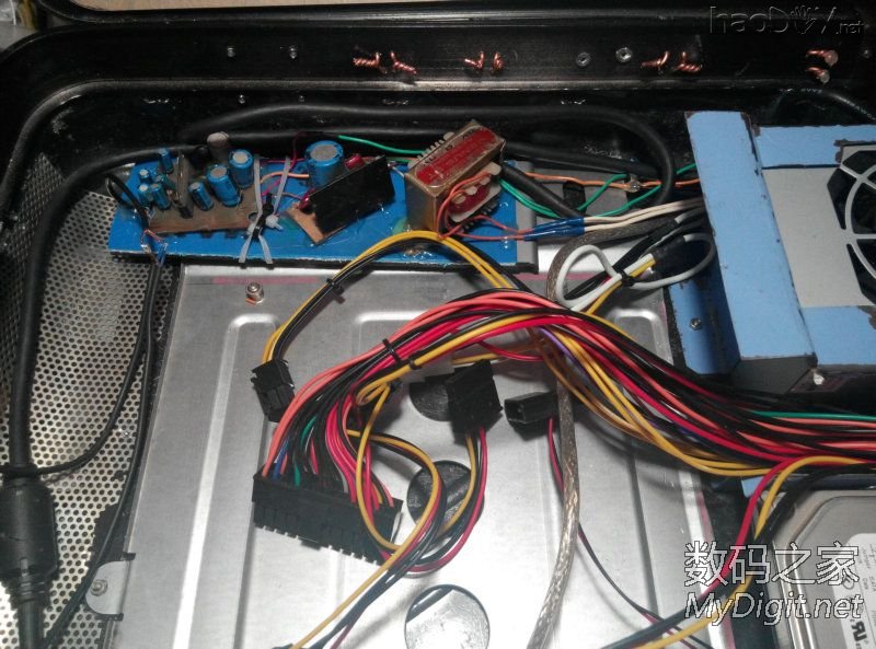 闲的没事干用台式机零件DIY改装的手提电脑纯粹给自己找点乐子,