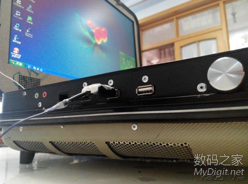闲的没事干用台式机零件DIY改装的手提电脑纯粹给自己找点乐子,