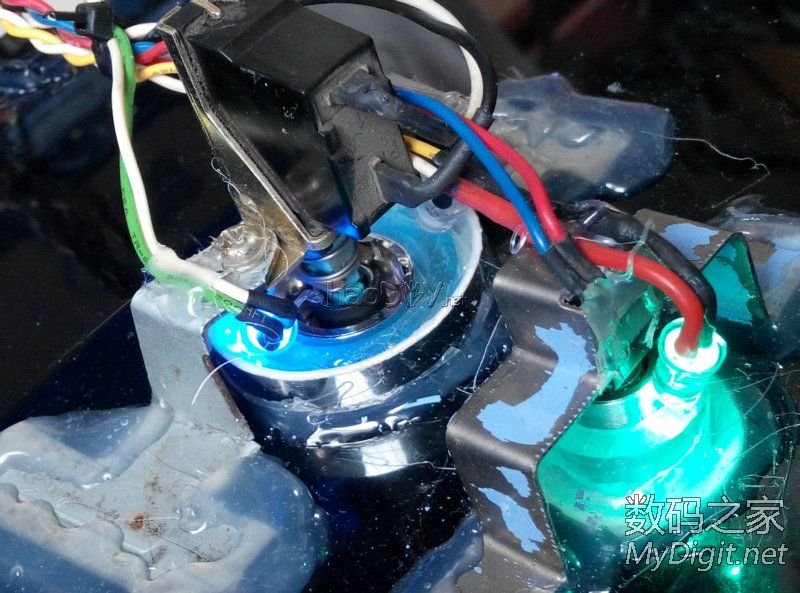 闲的没事干用台式机零件DIY改装的手提电脑纯粹给自己找点乐子,