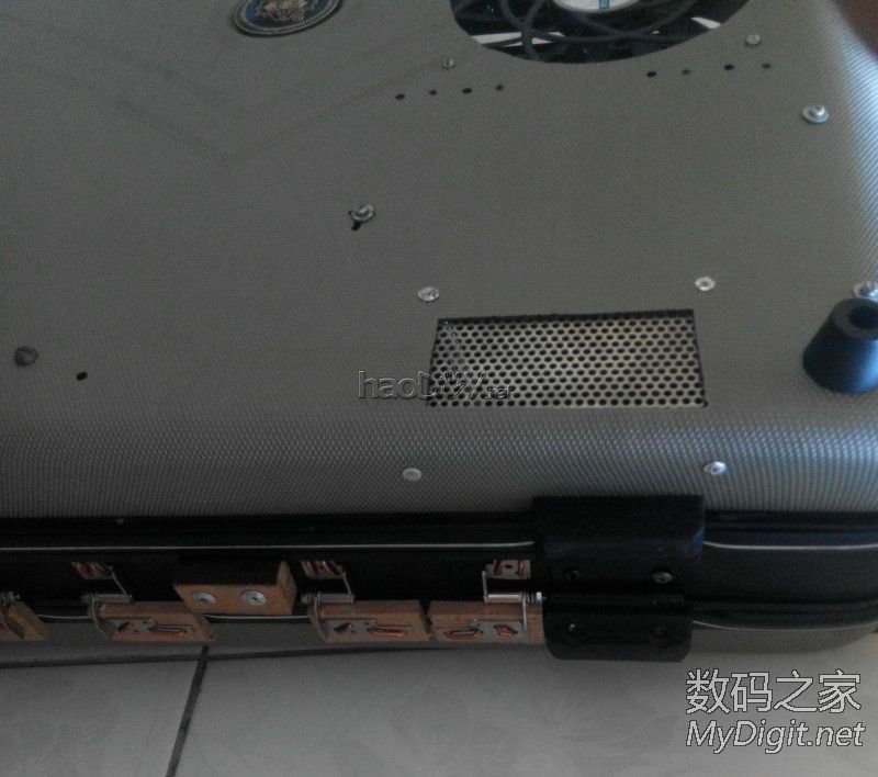 闲的没事干用台式机零件DIY改装的手提电脑纯粹给自己找点乐子,没办法就好这一口 闲的没事干用台式机零件DIY改装的手提电脑纯粹给自己找点乐子,