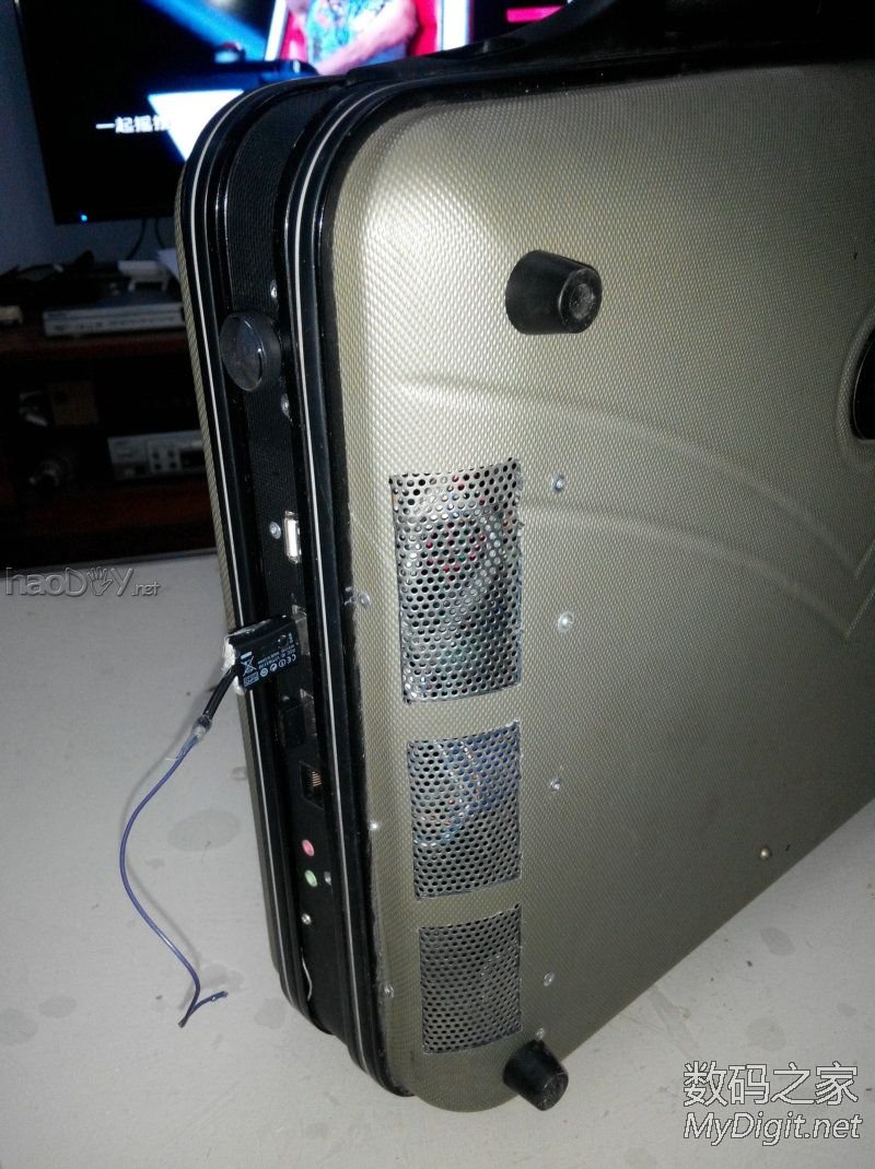 闲的没事干用台式机零件DIY改装的手提电脑纯粹给自己找点乐子,