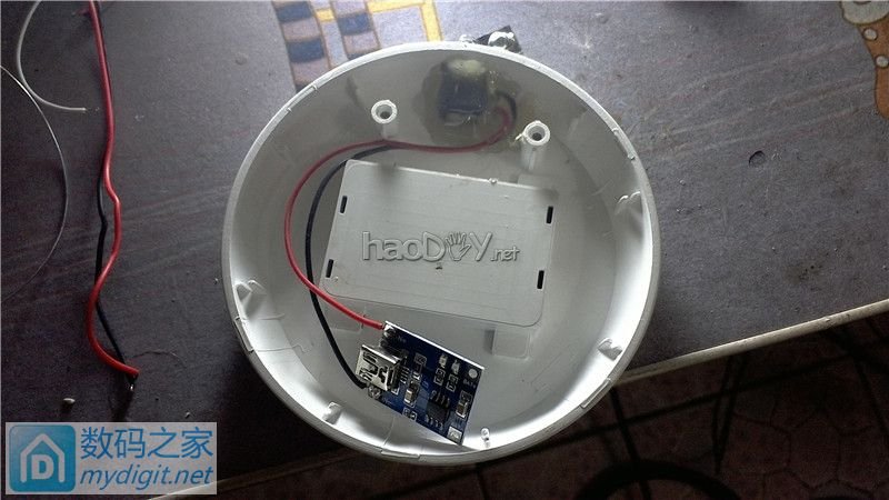 焊接在充电板上 淘宝上9.9元包邮的吃豆豆感应灯改造