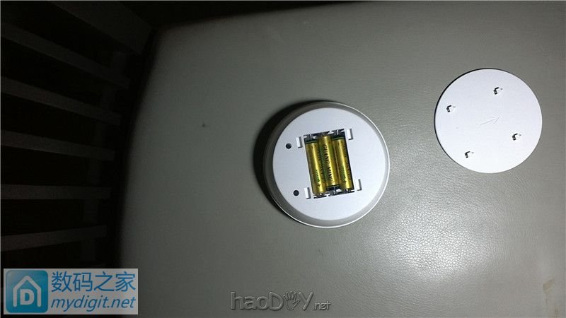 装入3节7号电池 淘宝上9.9元包邮的吃豆豆感应灯改造