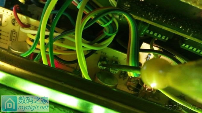 撸坛友的绿杨 YB1731B 3A直流稳压电源加背光、校正。