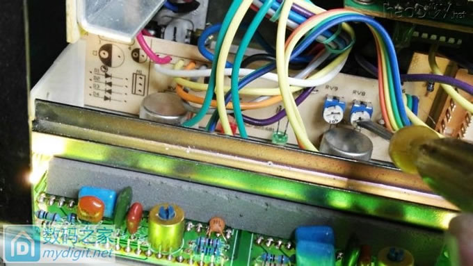 撸坛友的绿杨 YB1731B 3A直流稳压电源加背光、校正。