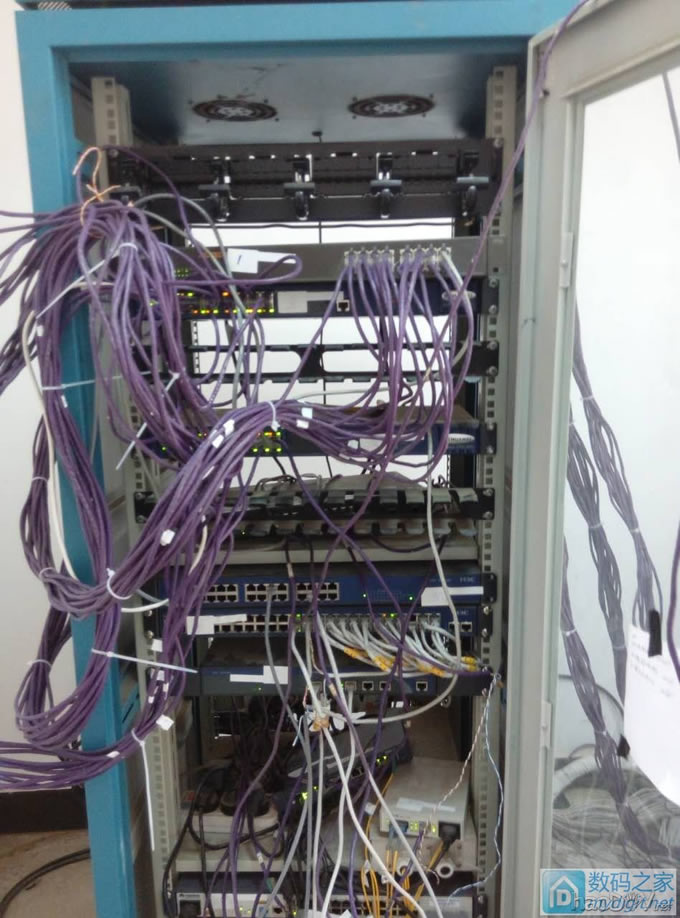 第一次碰到这么牛逼的机房,谁敢进来比一比 第一次碰到这么牛逼的机房,谁敢进来比一比