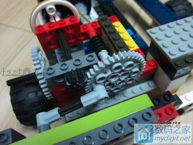 没用的飞利浦剃须刀和乐高合体能做些什么?(自动码放多米诺的小电动车) 没用的飞利浦剃须刀和乐高合体能做些什么?(自动码放多米诺的小