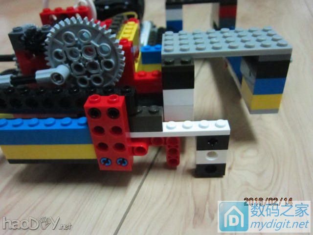 没用的飞利浦剃须刀和乐高合体能做些什么?(自动码放多米诺的小