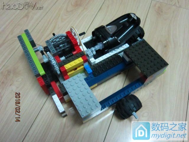 没用的飞利浦剃须刀和乐高合体能做些什么?(自动码放多米诺的小电动车) 没用的飞利浦剃须刀和乐高合体能做些什么?(自动码放多米诺的小