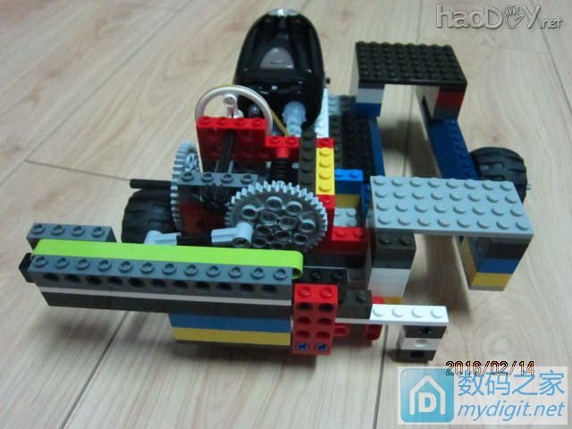 没用的飞利浦剃须刀和乐高合体能做些什么?(自动码放多米诺的小电动车) 没用的飞利浦剃须刀和乐高合体能做些什么?(自动码放多米诺的小
