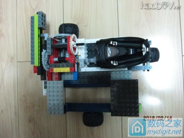 没用的飞利浦剃须刀和乐高合体能做些什么?(自动码放多米诺的小电动车) 没用的飞利浦剃须刀和乐高合体能做些什么?(自动码放多米诺的小