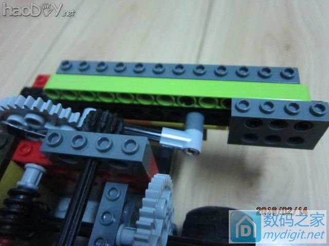 没用的飞利浦剃须刀和乐高合体能做些什么?(自动码放多米诺的小