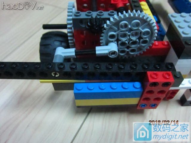 没用的飞利浦剃须刀和乐高合体能做些什么?(自动码放多米诺的小