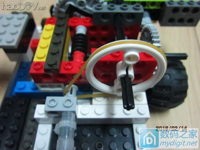 没用的飞利浦剃须刀和乐高合体能做些什么?(自动码放多米诺的小电动车) 没用的飞利浦剃须刀和乐高合体能做些什么?(自动码放多米诺的小