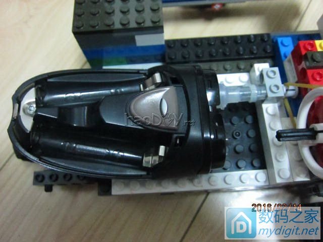 没用的飞利浦剃须刀和乐高合体能做些什么?(自动码放多米诺的小电动车) 没用的飞利浦剃须刀和乐高合体能做些什么?(自动码放多米诺的小