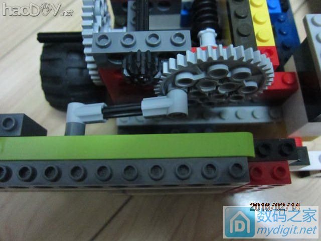 没用的飞利浦剃须刀和乐高合体能做些什么?(自动码放多米诺的小