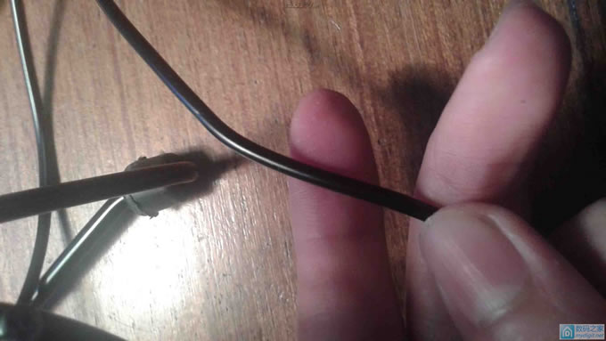 请输入描述 小风扇拆开换线