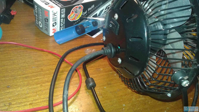 请输入描述 小风扇拆开换线