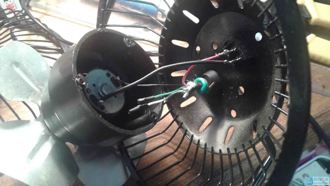 请输入描述 小风扇拆开换线