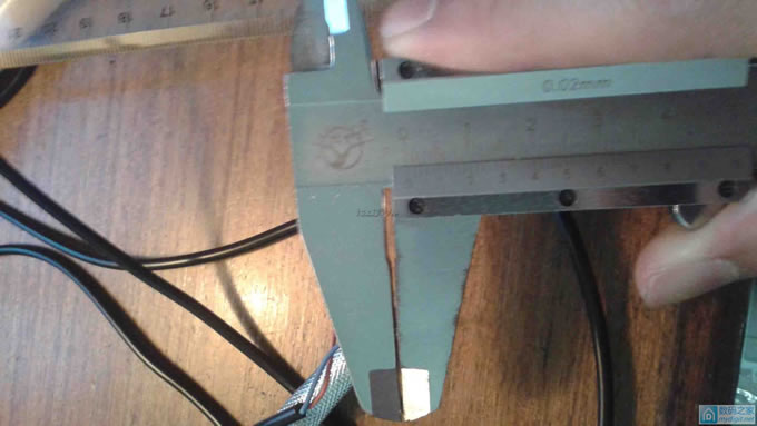 请输入描述 小风扇拆开换线