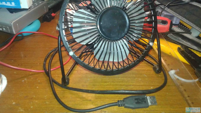 请输入描述 小风扇拆开换线