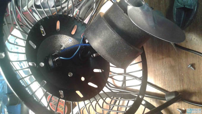 请输入描述 小风扇拆开换线