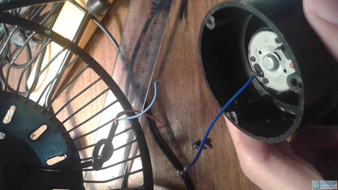 请输入描述 小风扇拆开换线