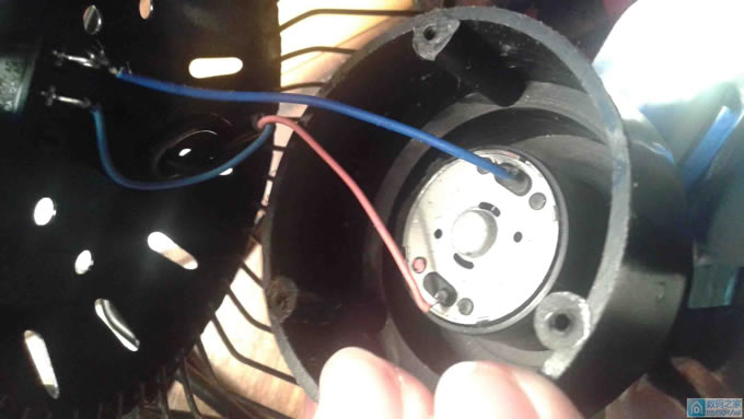 请输入描述 小风扇拆开换线