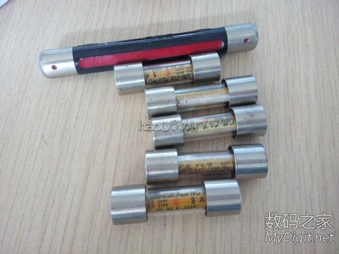 请输入描述 废品堆里淘了一堆,求鉴定。。。。