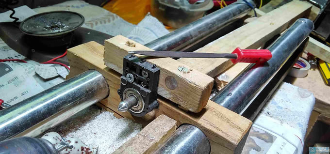 没见过这么简易的车床 没见过这么简易的车床