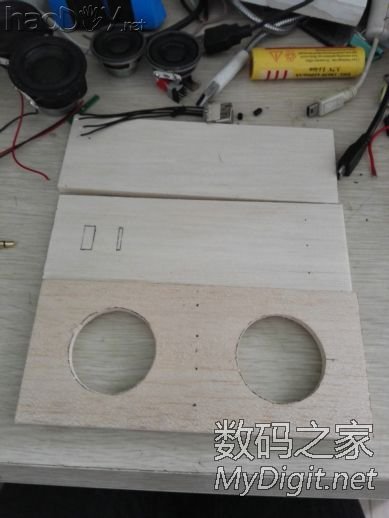 给相亲对象做了个插卡音箱。 给相亲对象做了个插卡音箱。